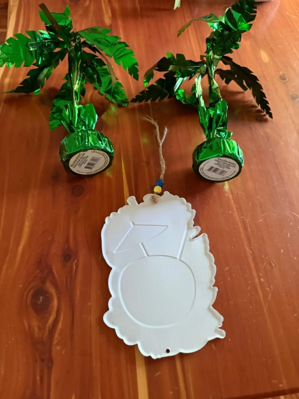 Lot of 7 pc Hawiian beach luah party decor